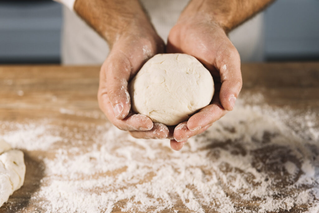 faconnage boule de pate a pizza artisanal