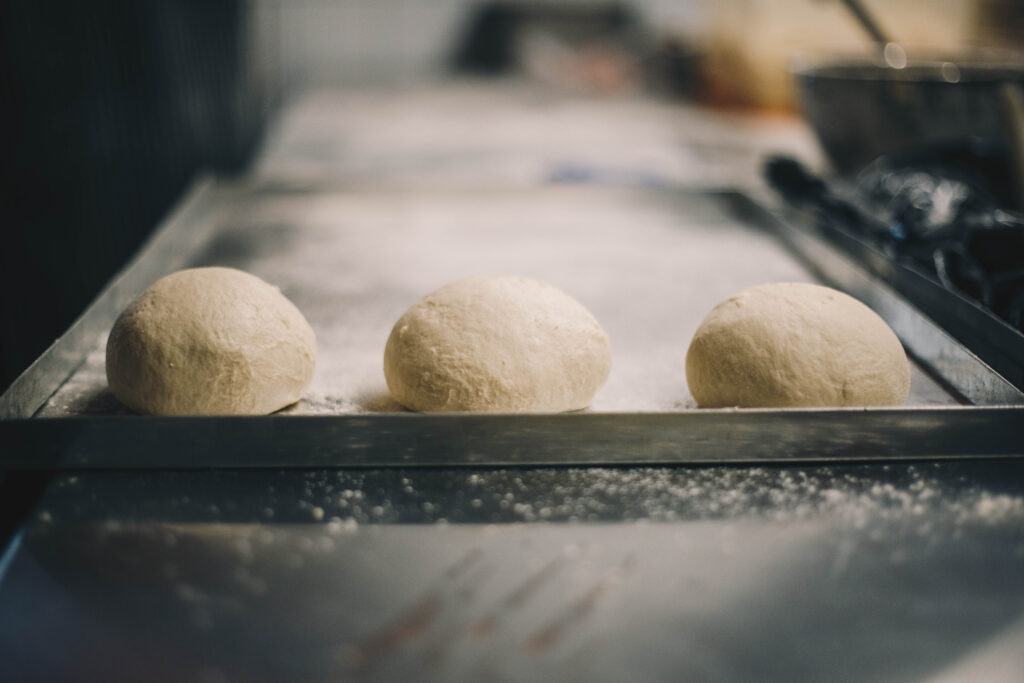faconnage boules de pate a pizza